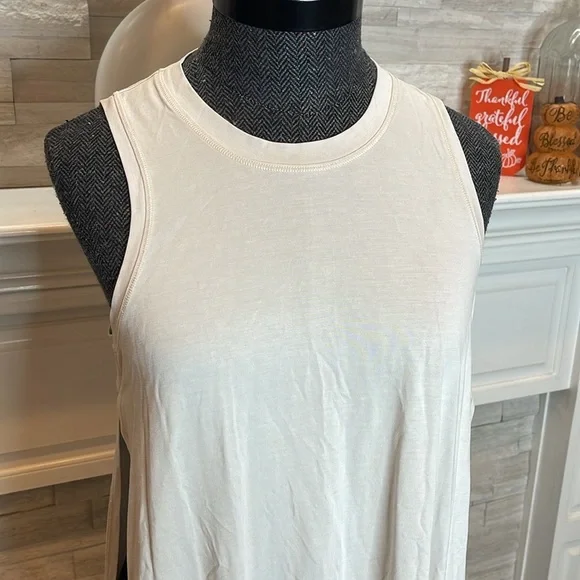 Lululemon Open Sides Long Workout Sleeveless Top Size Medium - Picture 3 of 6